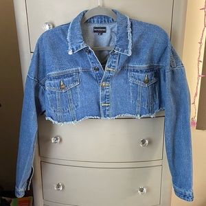 PrettyLittleThing Cropped Denim Jacket